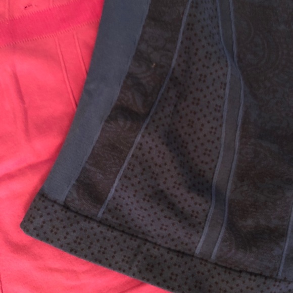 Bundle of 4 Body Hugging Athletic Workout Tops - Picture 6 of 8